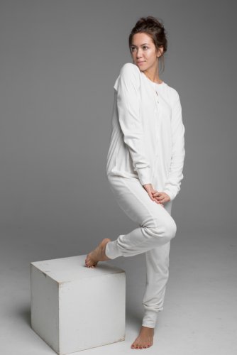 пижама-комбинезон для взрослых унисекс белого цвета